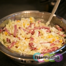 Вкусный салат из капусты и кукурузы