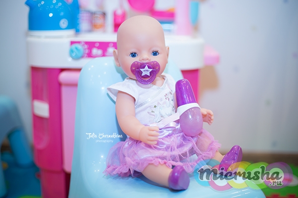 Baby Born с бутылочкой