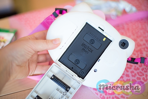 как сменить кассету в детский фотоаппарат Fujifilm Instax Mini Hello Kitty