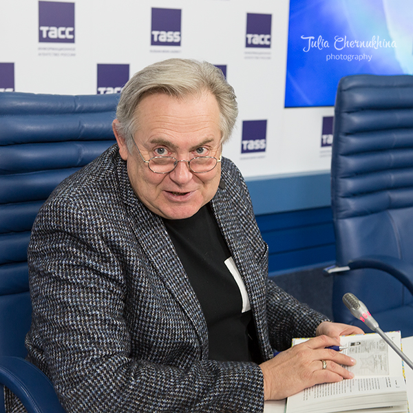 Юрий Стоянов