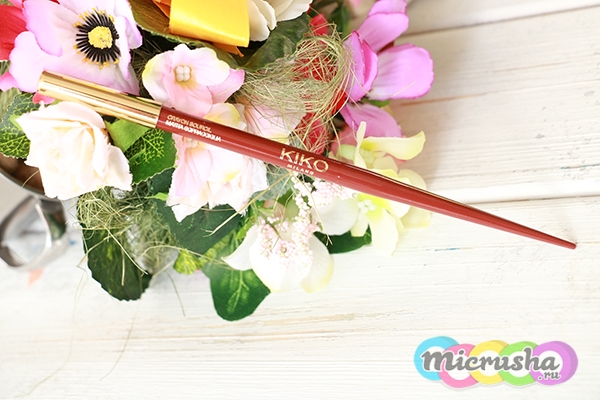 Красный карандаш для бровей Asian Touch Eyebrow Pencil