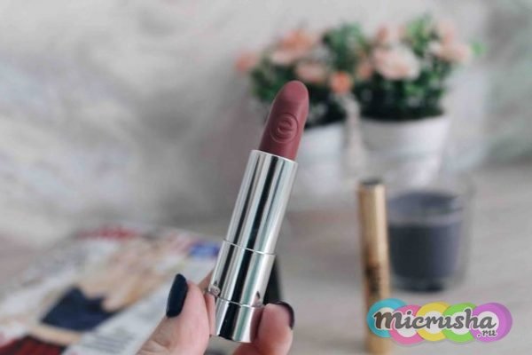 матовая помада Essence