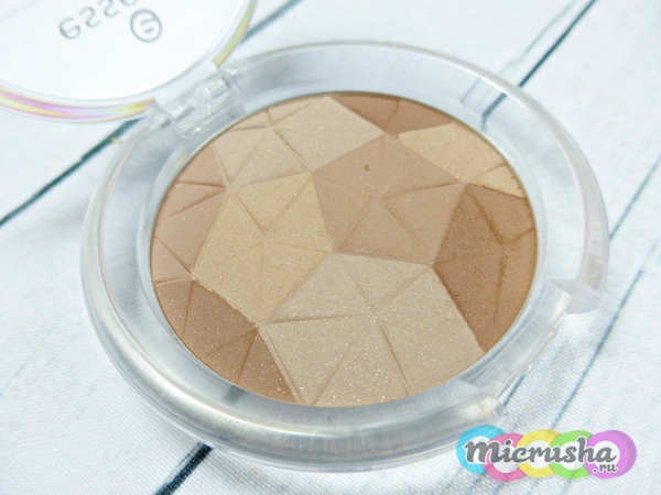 Essence mosaic compact powder