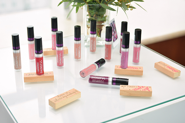 SHINEFUL LIQUID COLOR SPF 15
