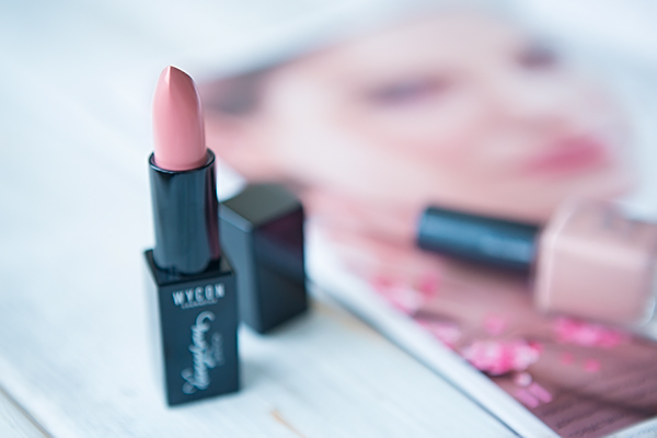 Помада DANGEROUS LIPSTICK WYCON