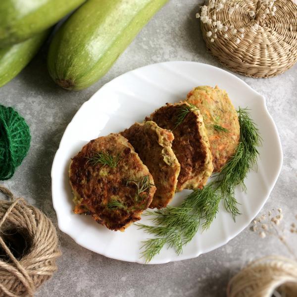 Кабачковые оладьи с сыром фета